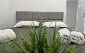 Center, Selvia White Apartment